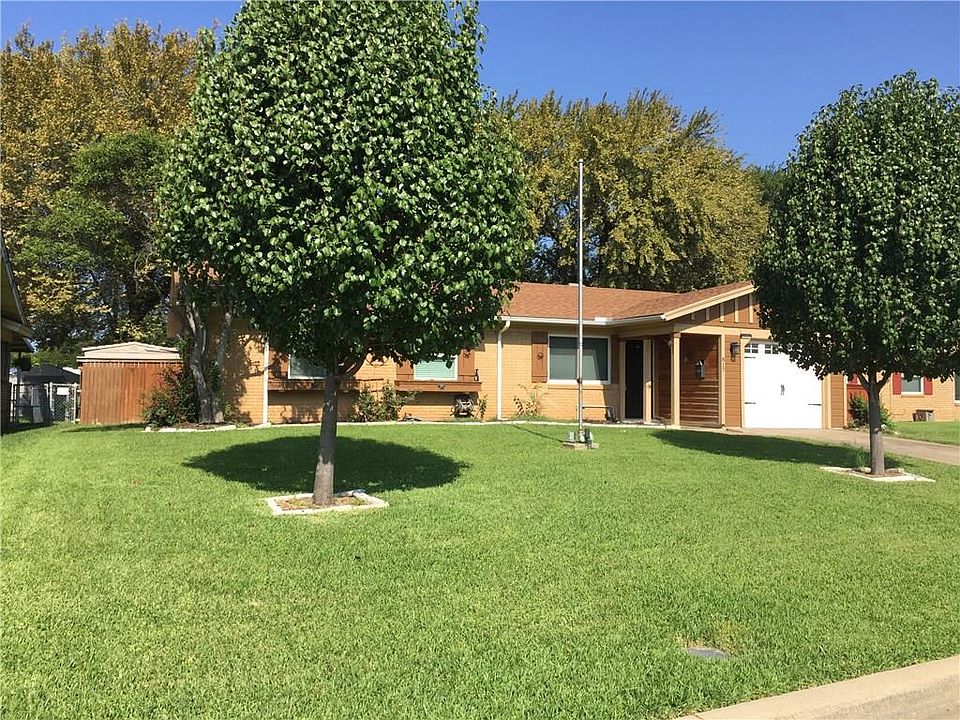 1st image of 817 Jerry Ln