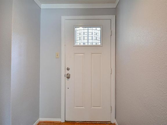 5th image of 2300 Augusta Dr APT 1