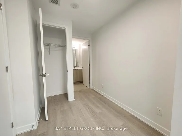 100 Queen St E #605 — Photo 11