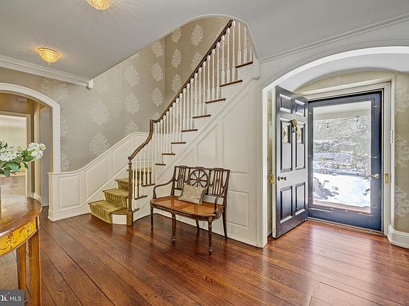 3rd image of 435 Garden Ln