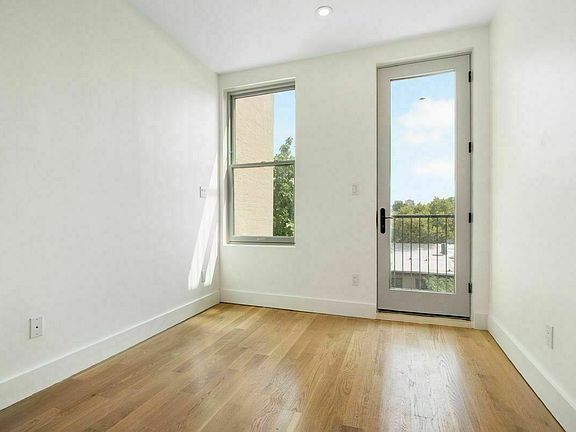 4th image of 920 Myrtle Ave #P7a