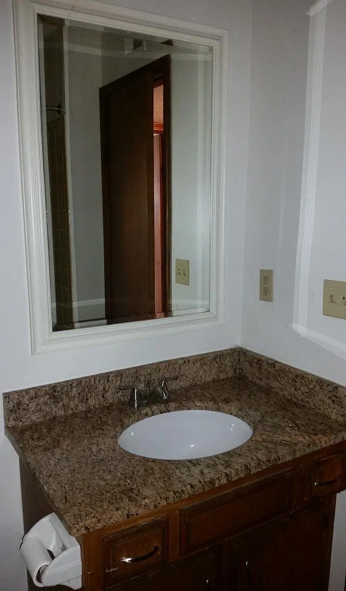 2 bed, 900 sqft, $895 — Photo 2
