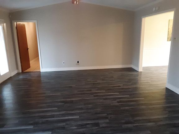 3rd image of 619 Cherry Creek Ln