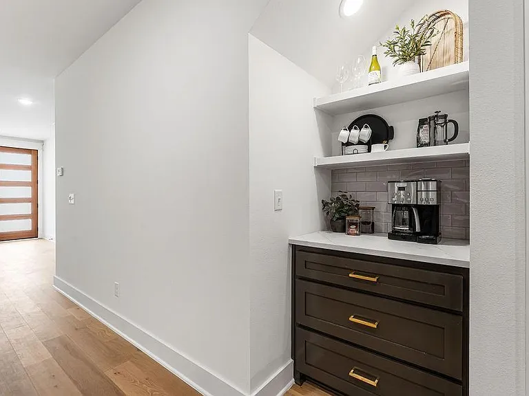 4126 W Olive St — Photo 8