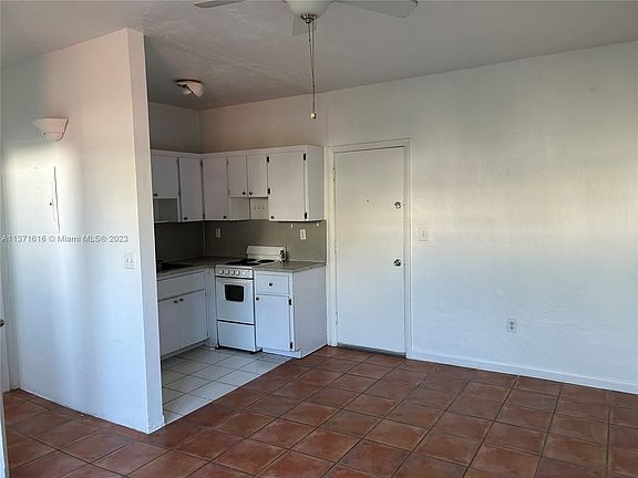 2nd image of 1615 Pennsylvania Ave APT 29