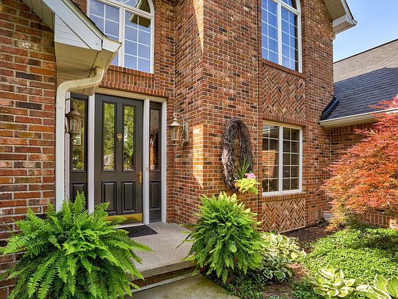 4th image of 709 Meadow Ln