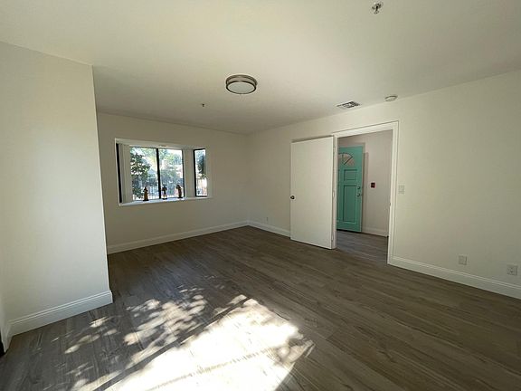 3rd image of 22744 Clarendon St