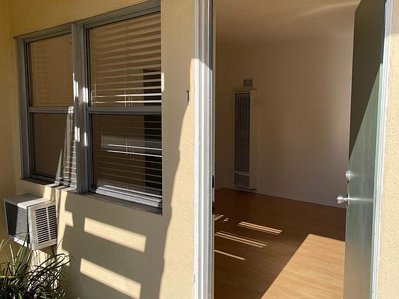 4th image of 1439 S Saltair Ave APT 1