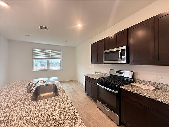 4th image of 120 Calla Ln