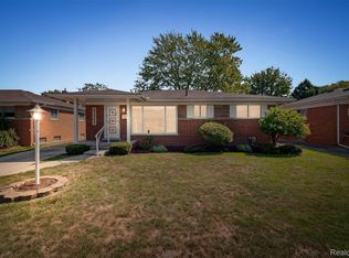 31344 E Wind Dr, Fraser, MI 48026