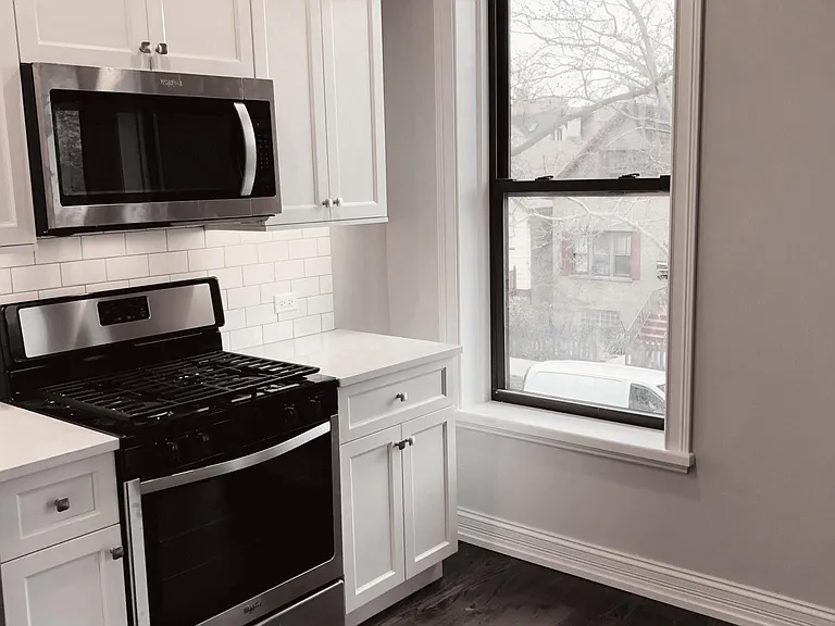 2441 W Thomas St #2N — Photo 4