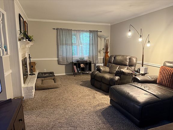 Living Room with fireplace