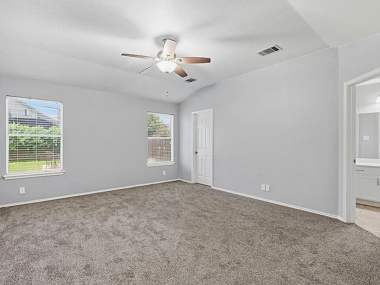 5003 Cleves St — Photo 10