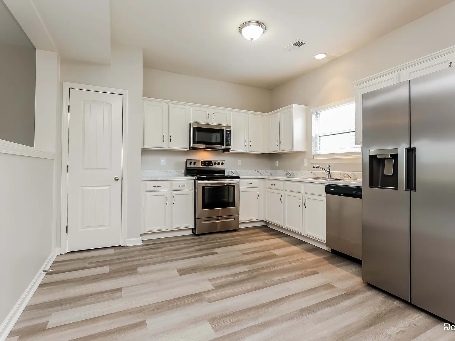 3 bed, 2.5 bath, 1652 sqft, $2,000 — Photo 4