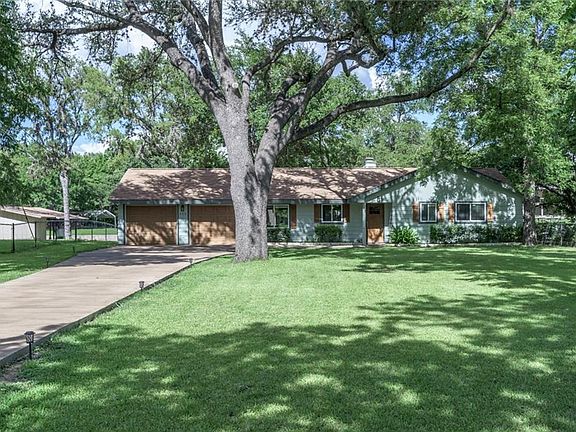 2nd image of 409 Oleander Dr