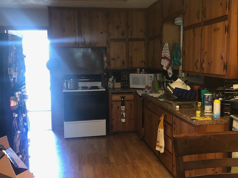 2nd image of 504 Elm St
