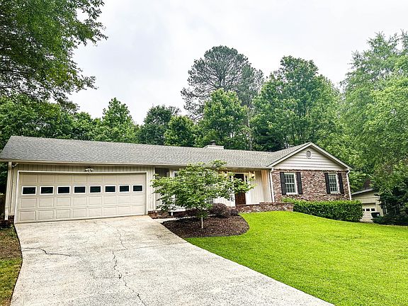 4th image of 2200 Meadow Wood Ct