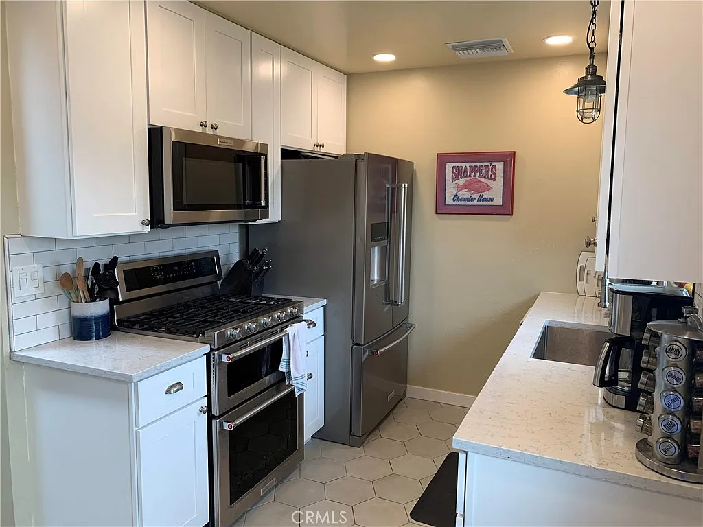 2 bed, 832 sqft, $4,000 — Photo 3
