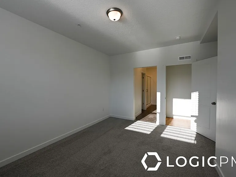 754 W Blue Magic Ln #201 — Photo 32