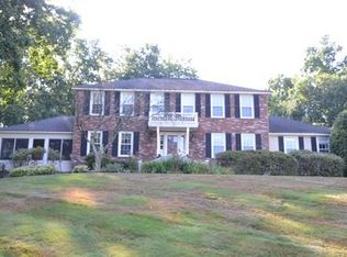 71 Surrey Ln, Dracut, MA 01826