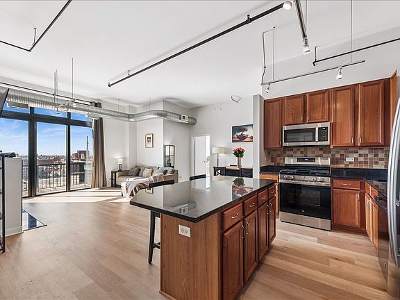 2nd image of 833 W 15th Pl #907