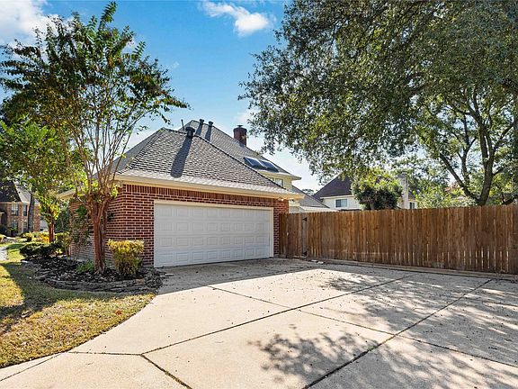 3rd image of 5211 Gladehill Dr