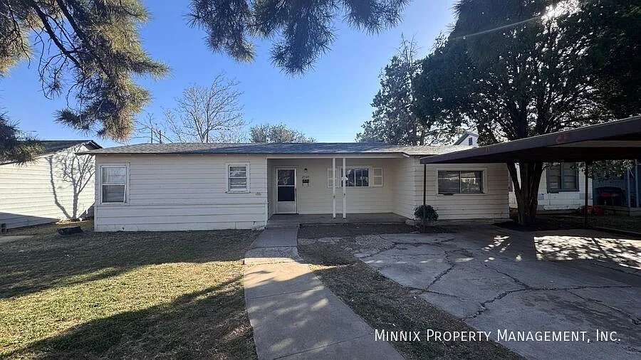 4 bedroom | 2505 39th St. — Photo 1