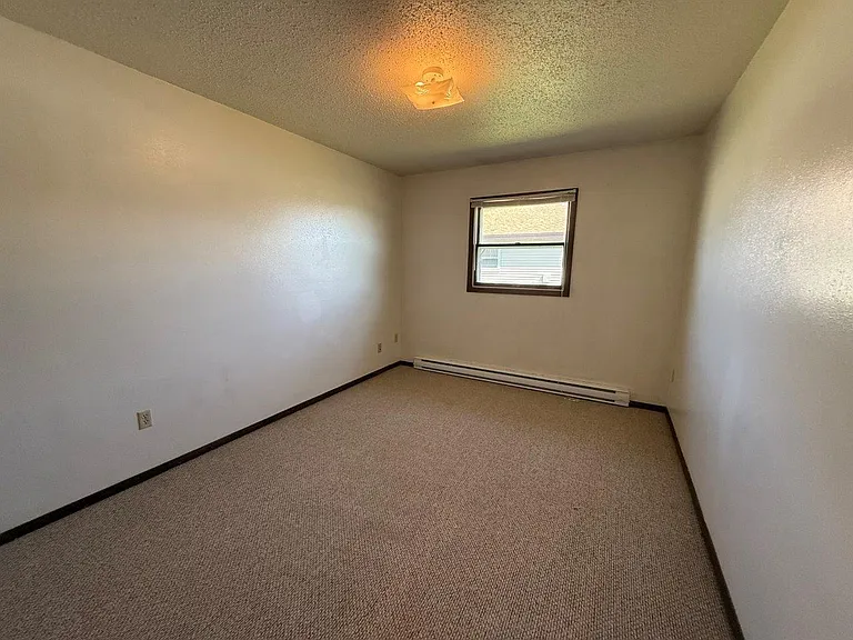 Salem Apartments — Photo 14