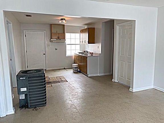 5th image of 5548 Cameron Blvd