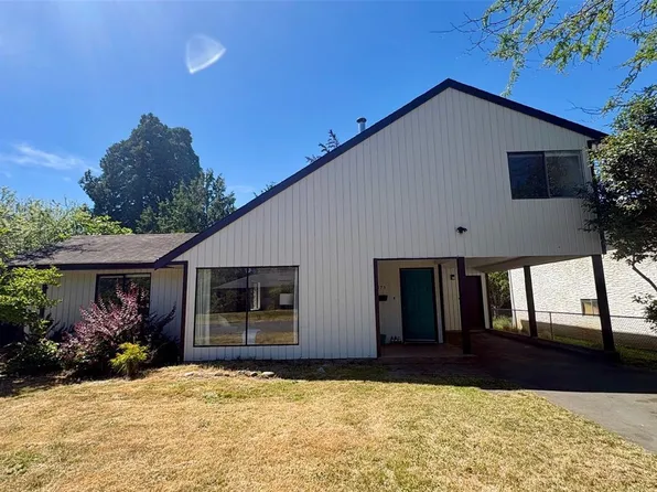 1871 Fairburn Dr, Saanich, BC V8N 5B4