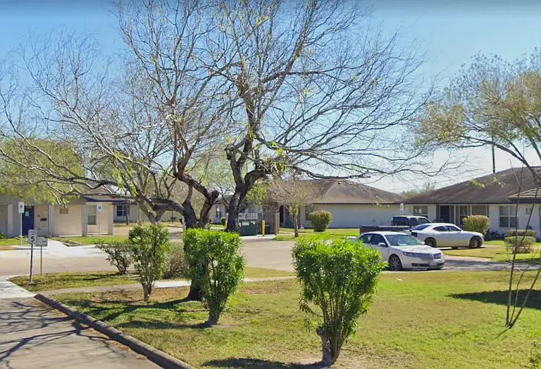 402 Hinojosa Dr — Photo 5