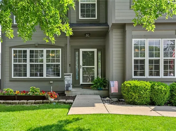 22217 W 51st St, Shawnee, KS 66226
