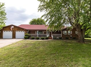 1388 S Eldridge Rd, Springdale, AR 72762