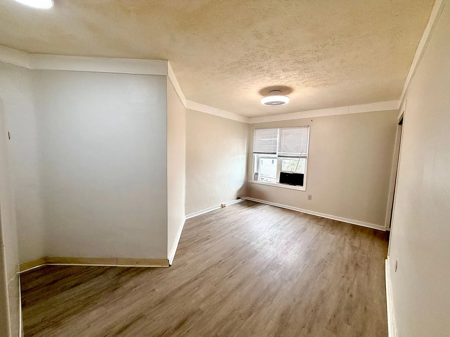 One Bedroom on Quiet Mt Washington Street — Photo 3