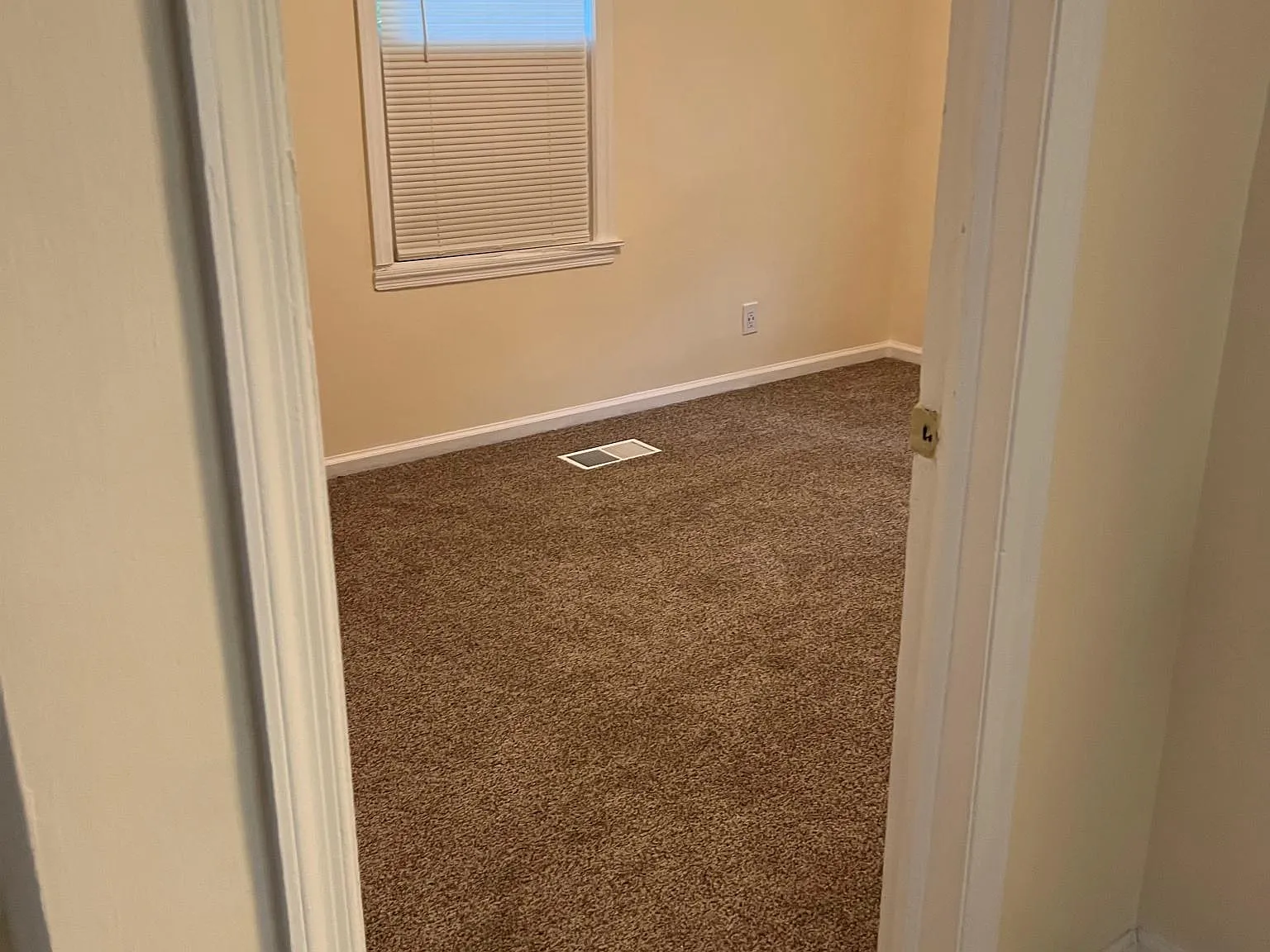 927 Booker Ave — Photo 2