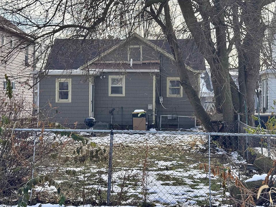 2nd image of 216 3rd St