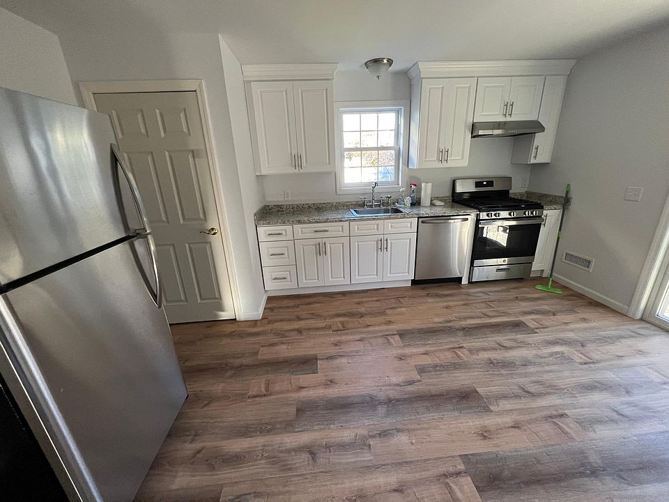 1st image of 82 Lakeview Ave #1