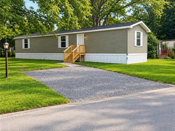 15 College View Dr, Batavia, NY 14020