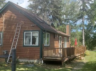 12532 N Shoreland Pkwy, Mequon, WI 53092