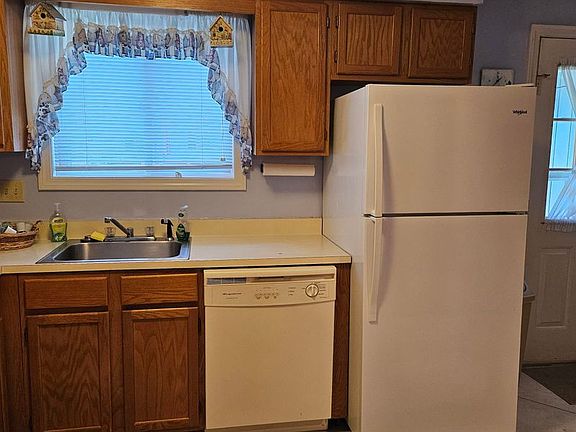 3rd image of 12 Grant Dr #164
