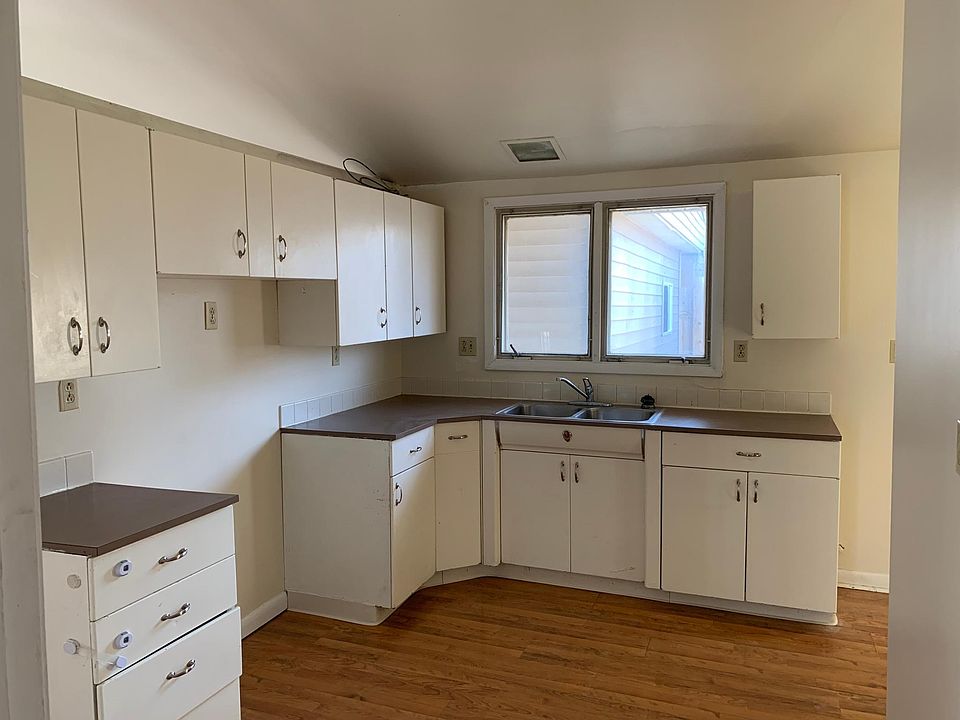 1st image of 3006 Castle Ct