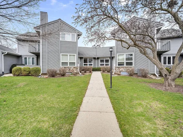 15722 West Ridge ROAD, New Berlin, WI 53151