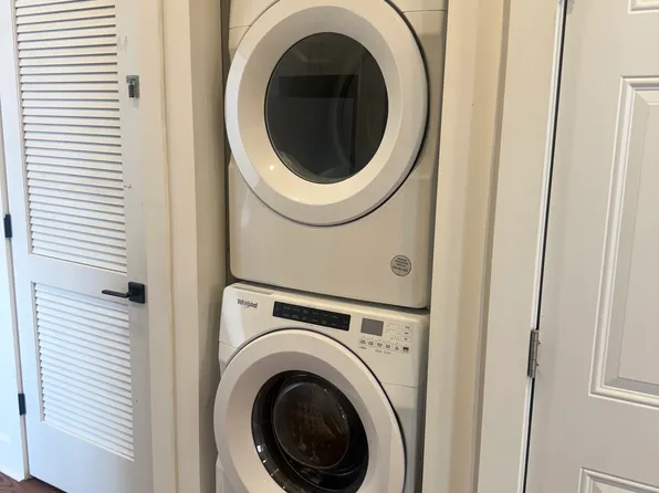 73 Court House Place image 3 of 4