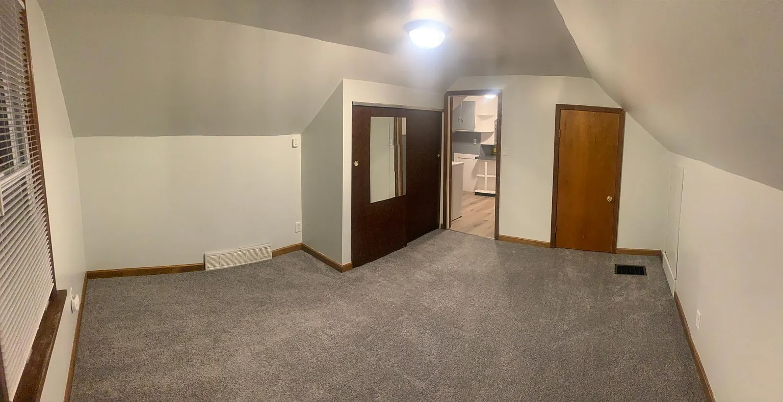 391 North Ave photo 1