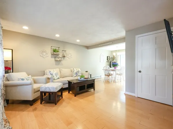 12 Regent St Unit N12, North Attleboro, MA 02760