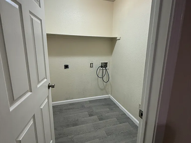180 Azalea Dr — Photo 7