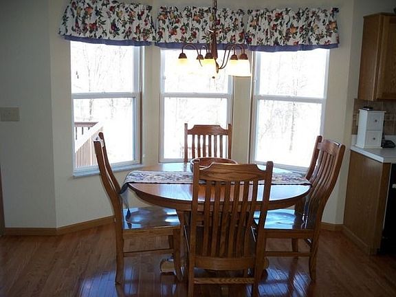 3rd image of 104 Clayburn Dr