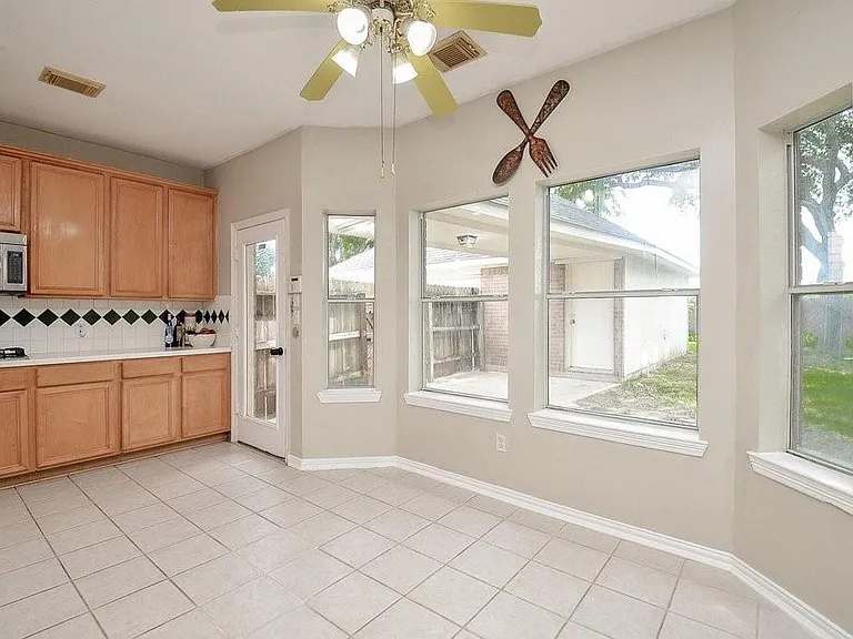 2515 Lansing Cir — Photo 23