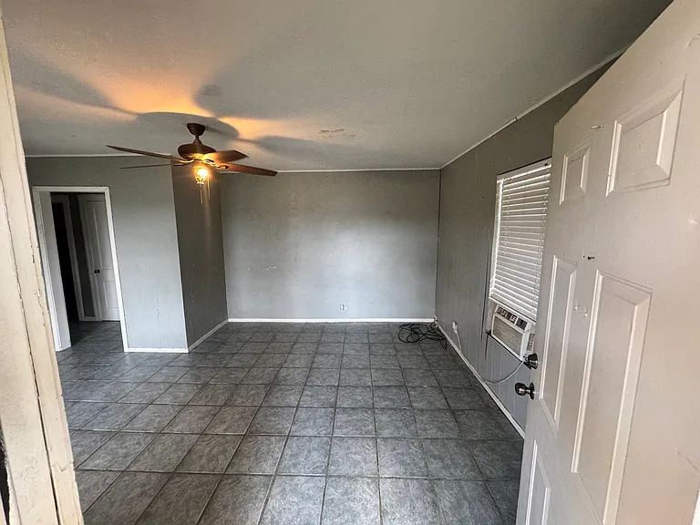 601 Laurel Dr — Photo 2