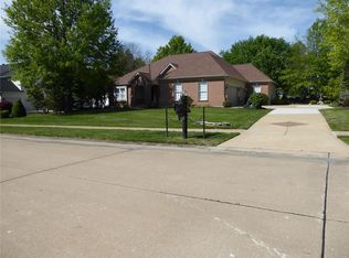 1825 Majestic Oaks Dr, Wentzville, MO